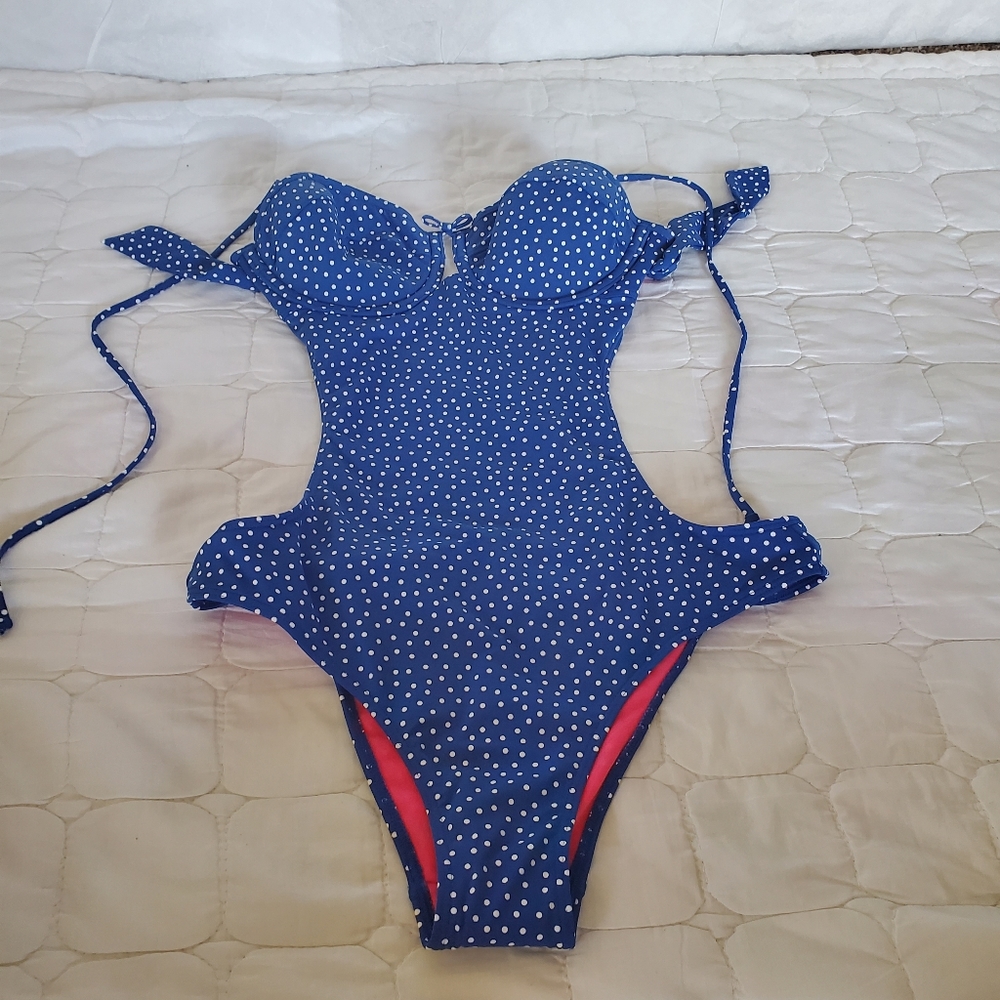 New a&f swimsuit - Picture 1 of 13